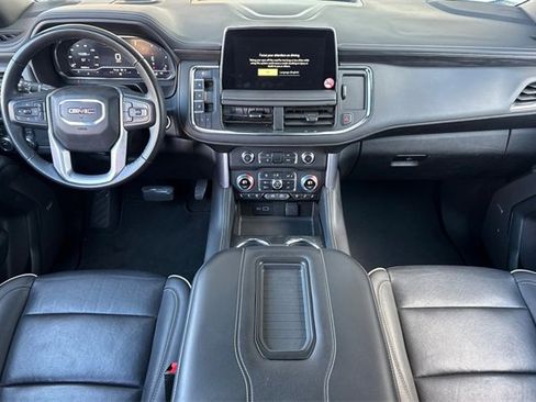 Used 2024 GMC Yukon XL SLT image 13