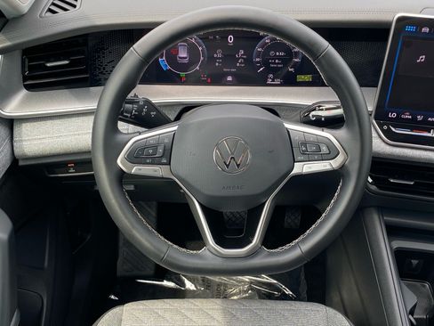 Used 2026 Volkswagen Tiguan S FWD image 5