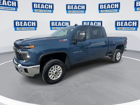 Used 2025 Chevrolet Silverado 2500 LT w/ Convenience Package AWD/4WD image 1