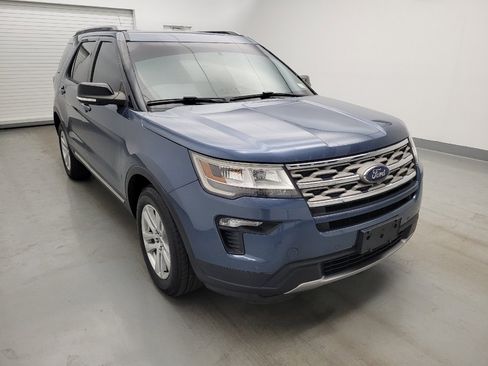 Used 2018 Ford Explorer XLT w/ Equipment Group 202A AWD/4WD image 13