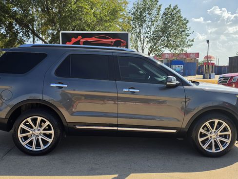 Used 2017 Ford Explorer Limited w/ Equipment Group 301A AWD/4WD image 7