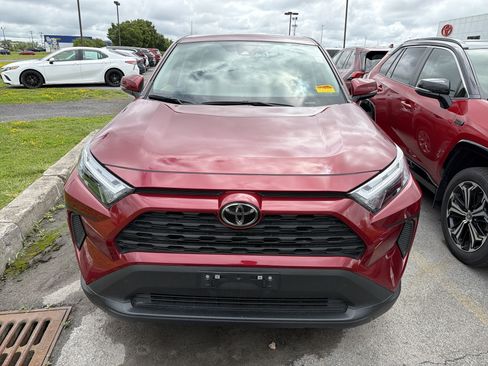 Used 2023 Toyota RAV4 LE AWD/4WD image 3