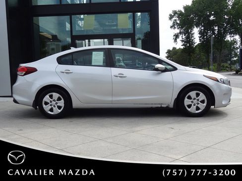 Used 2017 Kia Forte LX w/ LX Popular Package FWD image 3