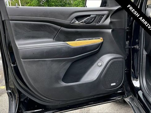 Used 2019 GMC Acadia Denali w/ Technology Package FWD image 18