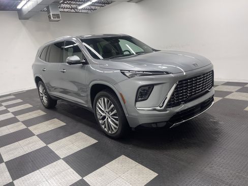 Used 2026 Buick Enclave Avenir image 6