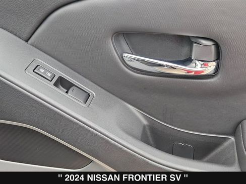 Used 2024 Nissan Frontier SV w/ SV Convenience Package image 33