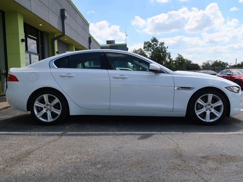 Used 2018 Jaguar XE Prestige image 7