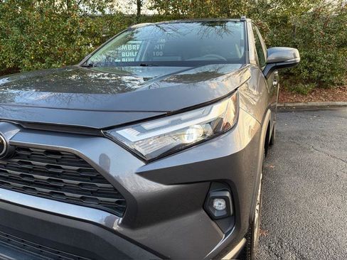 Used 2022 Toyota RAV4 XLE Premium image 11