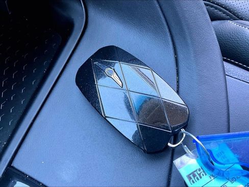 Used 2025 Genesis G70 2.5T image 36