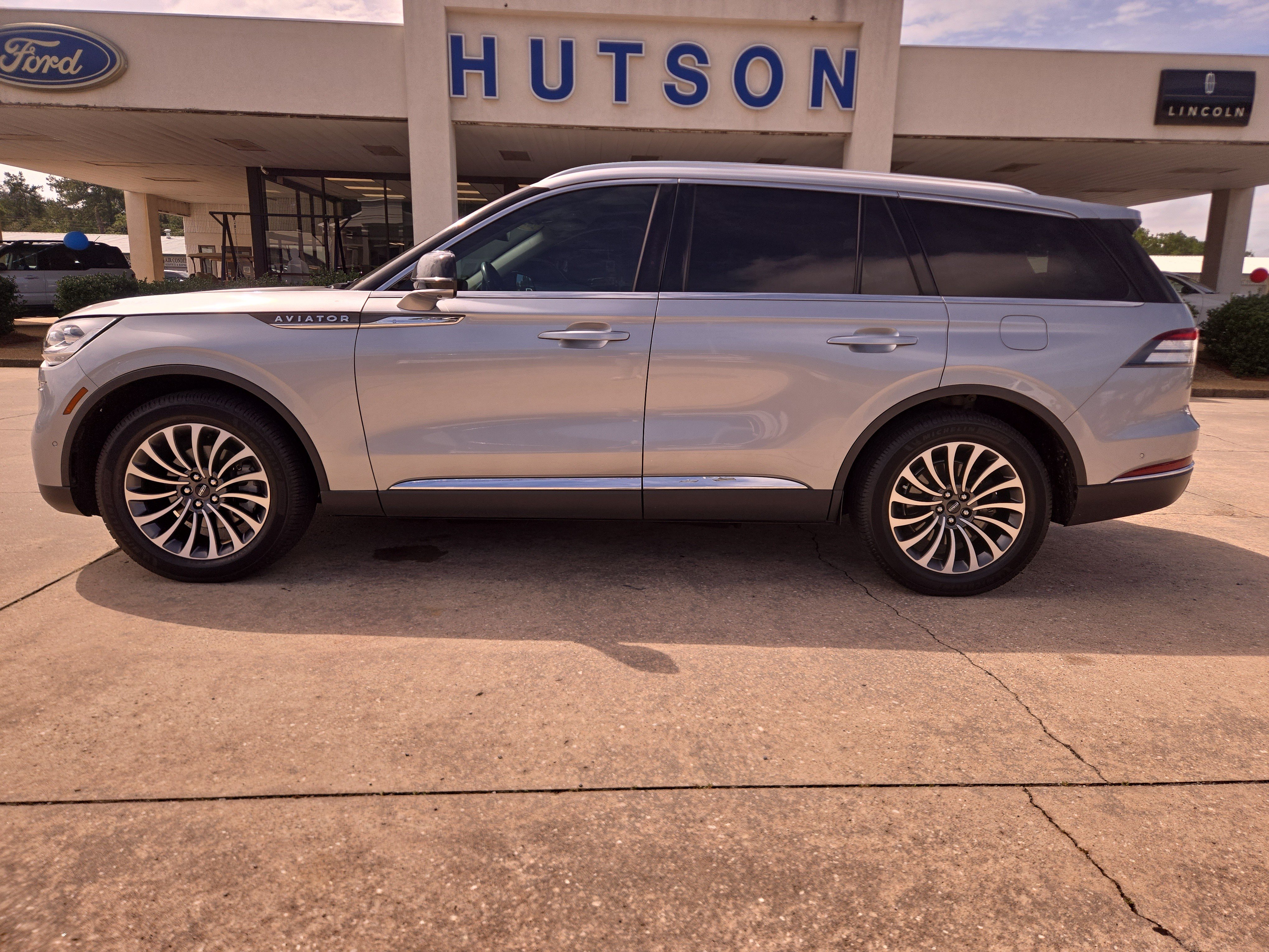 Used 2022 Lincoln Aviator Reserve w/ Equipment Group 201A RWD image 1