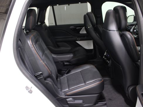 Used 2025 Lincoln Aviator Black Label AWD/4WD image 30