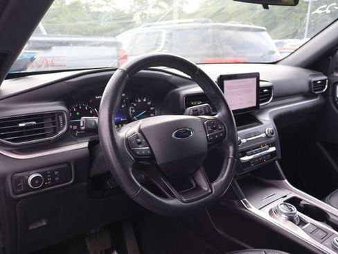 Used 2020 Ford Explorer XLT w/ Equipment Group 202A AWD/4WD image 9