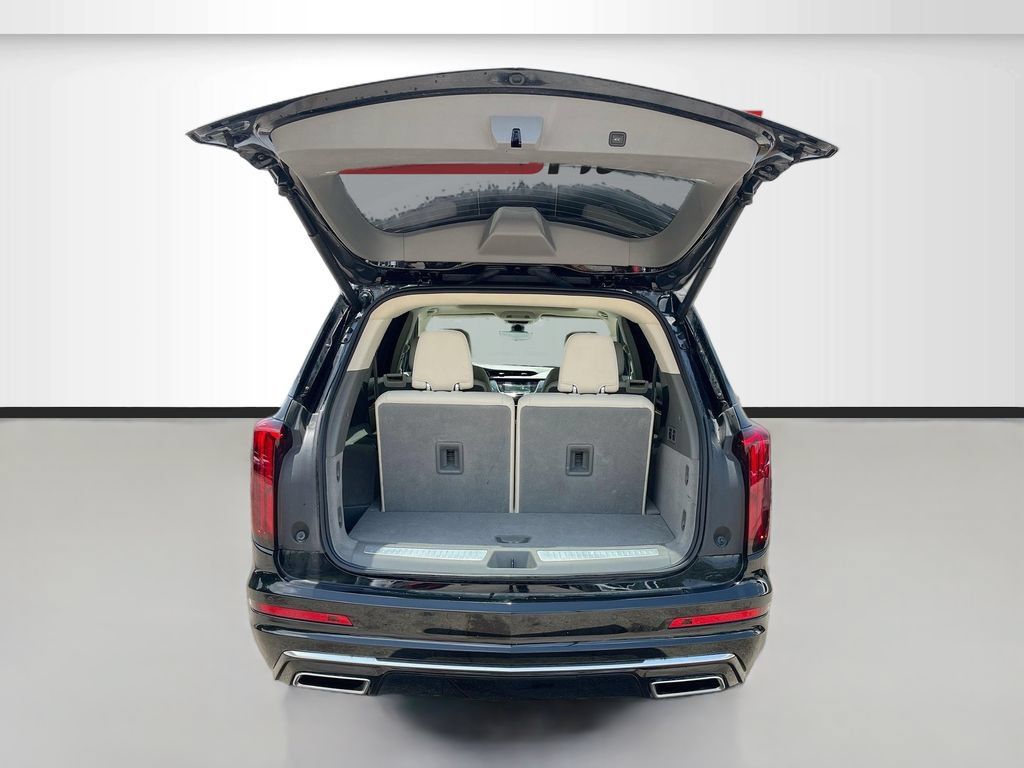 Used 2025 Cadillac XT6 Premium Luxury w/ Technology Package FWD image 28