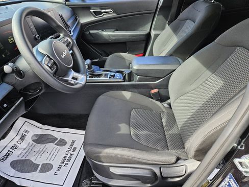 Used 2024 Kia Sportage LX image 7