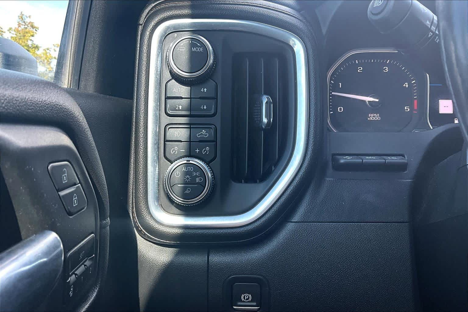 Used 2020 GMC Sierra 2500 AT4 w/ AT4 Premium Package AWD/4WD image 33