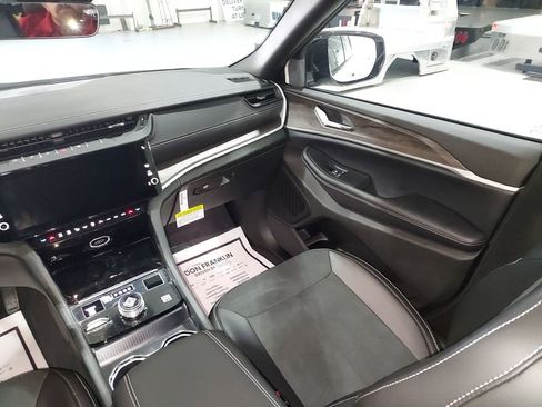 New 2026 Jeep Grand Cherokee Altitude image 11