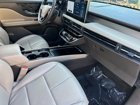 Used 2023 Lincoln Corsair FWD w/ Equipment Group 101A image 17