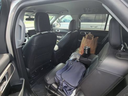 Used 2023 Ford Explorer XLT w/ Equipment Group 202A RWD image 7