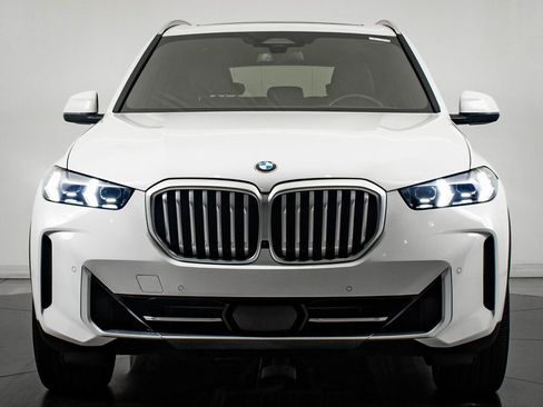 Certified 2025 BMW X5 xDrive40i image 2