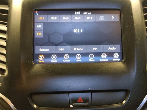 Used 2019 Jeep Cherokee Latitude w/ Popular Appearance Group image 25