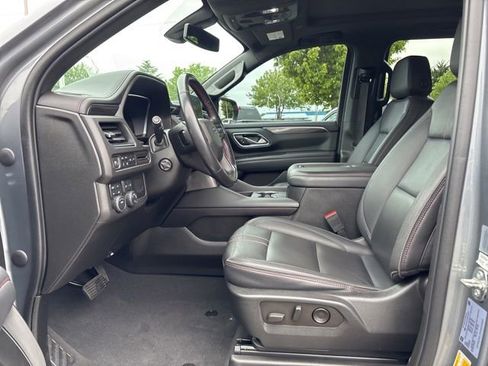 Used 2022 Chevrolet Suburban RST w/ Luxury Package AWD/4WD image 9
