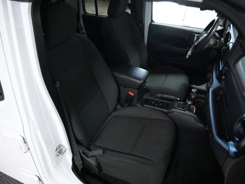 Used 2023 Jeep Gladiator Sport AWD/4WD image 15