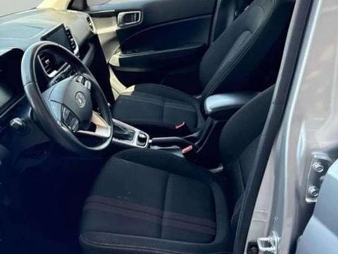 Used 2025 Hyundai Venue SEL FWD image 7