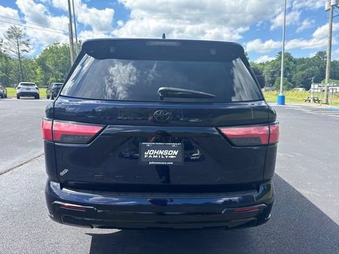 Used 2024 Toyota Sequoia Platinum AWD/4WD image 9