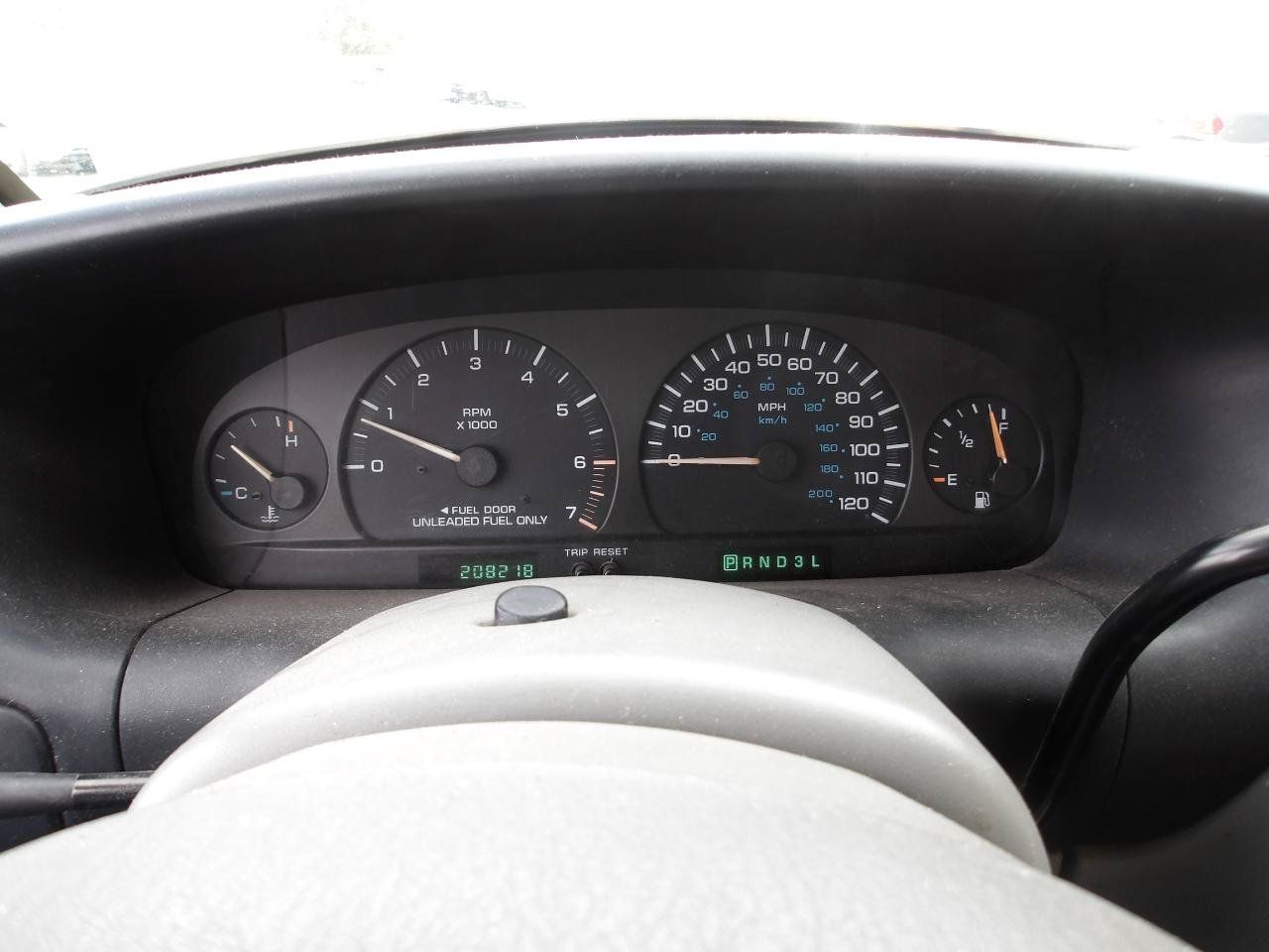 Used 1999 Plymouth Voyager FWD image 16