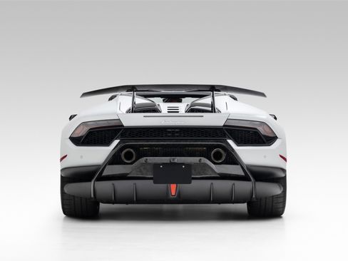 Used 2019 Lamborghini Huracan Performante image 3
