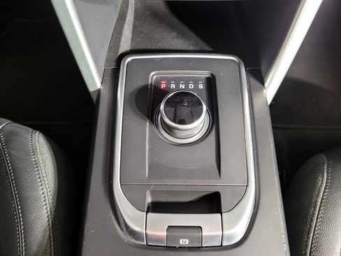 Used 2017 Land Rover Discovery Sport SE image 29