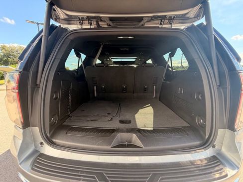 Used 2023 Chevrolet Suburban LT AWD/4WD image 16