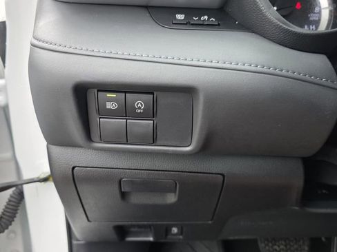 Used 2023 Toyota Highlander L FWD image 25
