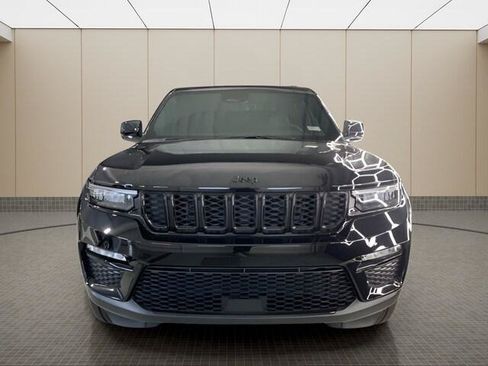 Certified 2025 Jeep Grand Cherokee Limited w/ Luxury Tech Group II AWD/4WD image 8