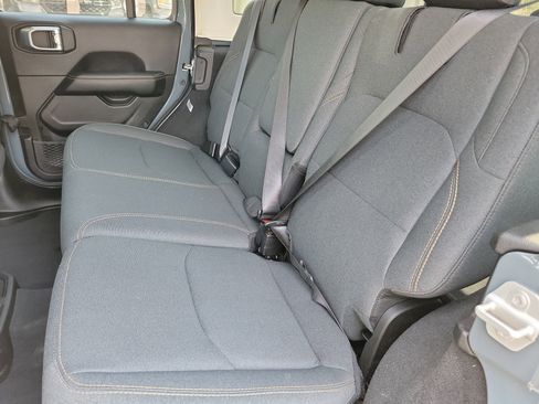 Used 2025 Jeep Wrangler Sahara image 7