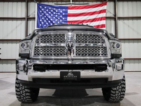 Used 2017 RAM 2500 Laramie image 2