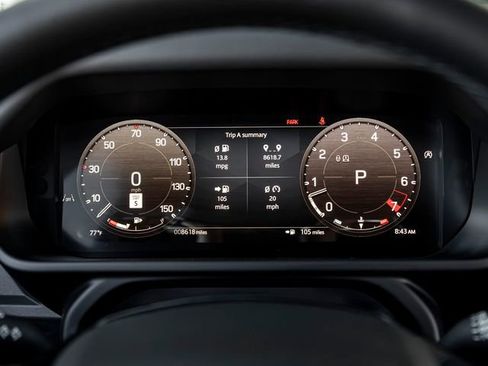 Used 2025 Land Rover Defender 90 X-Dynamic SE image 21