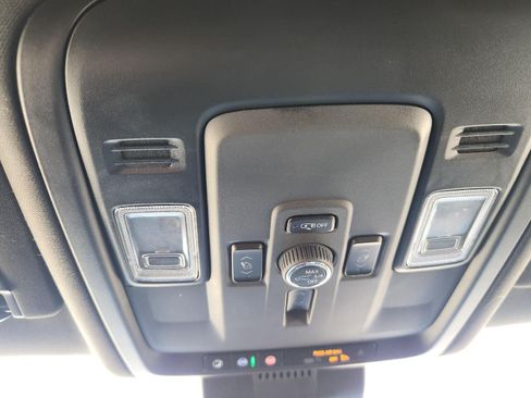 Used 2025 GMC Yukon XL Denali AWD/4WD image 19