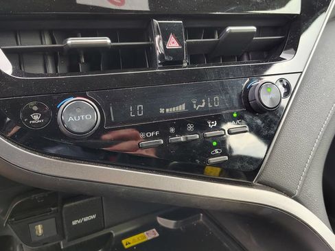 Used 2023 Toyota Camry SE w/ Cold Weather Package FWD image 19