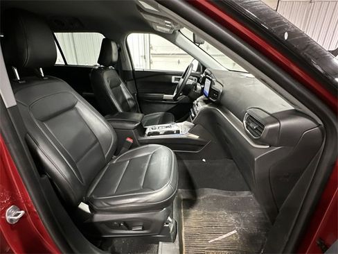 Used 2022 Ford Explorer XLT w/ Equipment Group 202A image 30