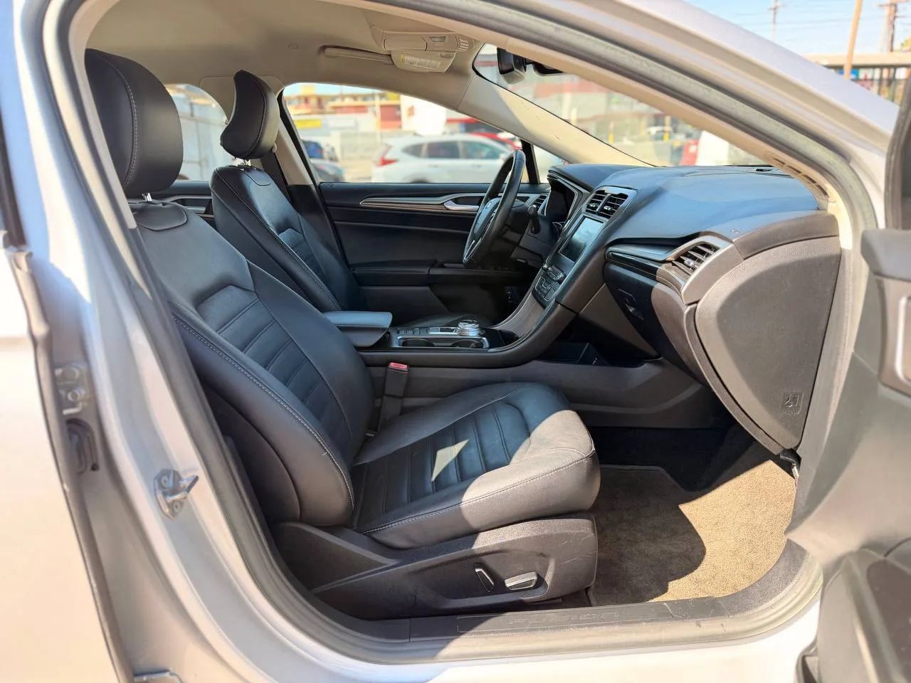 Used 2017 Ford Fusion SE w/ Equipment Group 602A FWD image 38