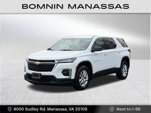 Used 2022 Chevrolet Traverse LS image 3