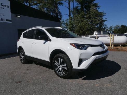 Used 2016 Toyota RAV4 LE image 3