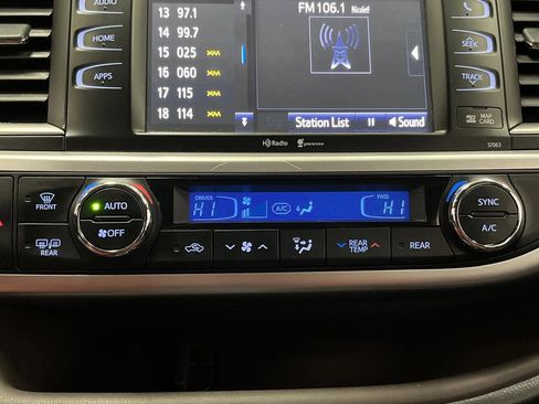 Used 2015 Toyota Highlander XLE image 19
