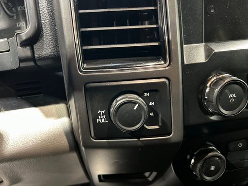 Used 2019 Ford F150 XLT w/ XTR Package image 32