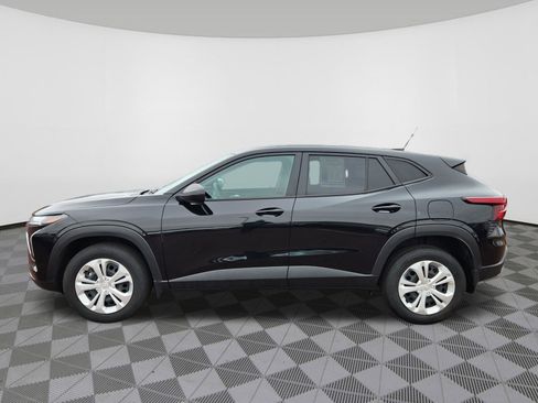 Used 2024 Chevrolet Trax LS w/ Driver Confidence Package image 6