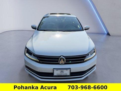 Used 2017 Volkswagen Jetta SE FWD image 2
