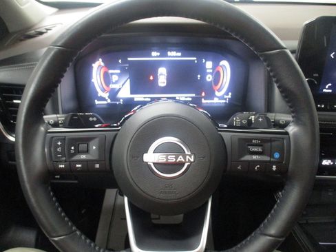 Used 2023 Nissan Rogue Platinum w/ Platinum Premium Package AWD/4WD image 23