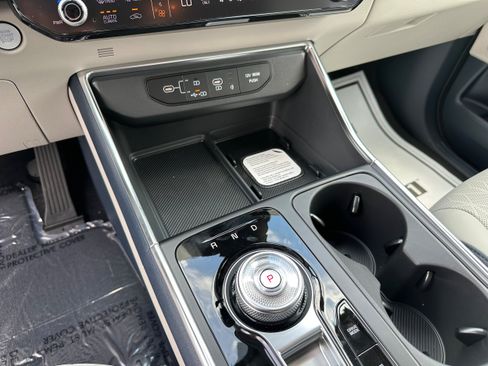 New 2026 Kia Carnival EX FWD image 32