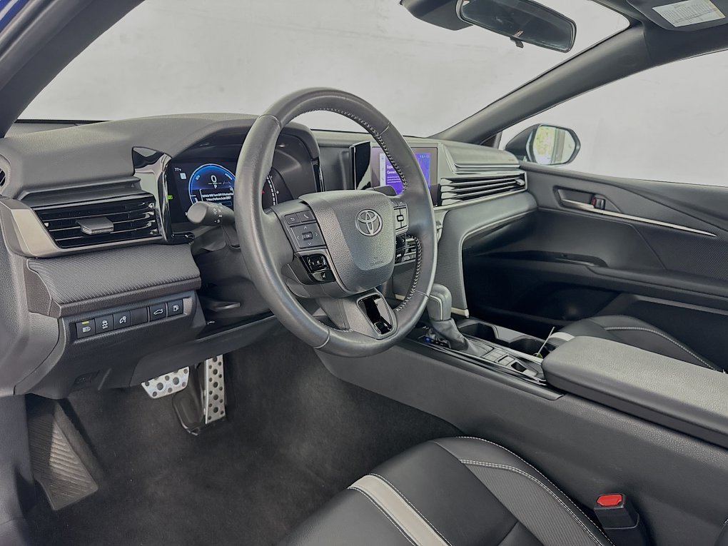 Used 2025 Toyota Camry SE FWD image 14